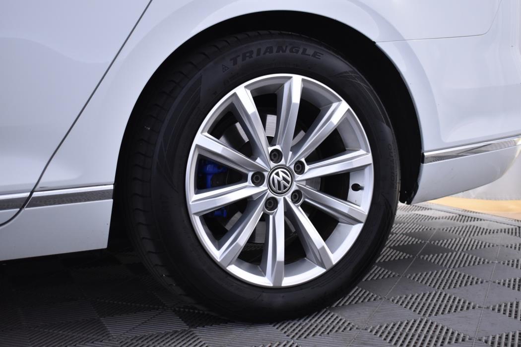 VOLKSWAGEN Passat 2017