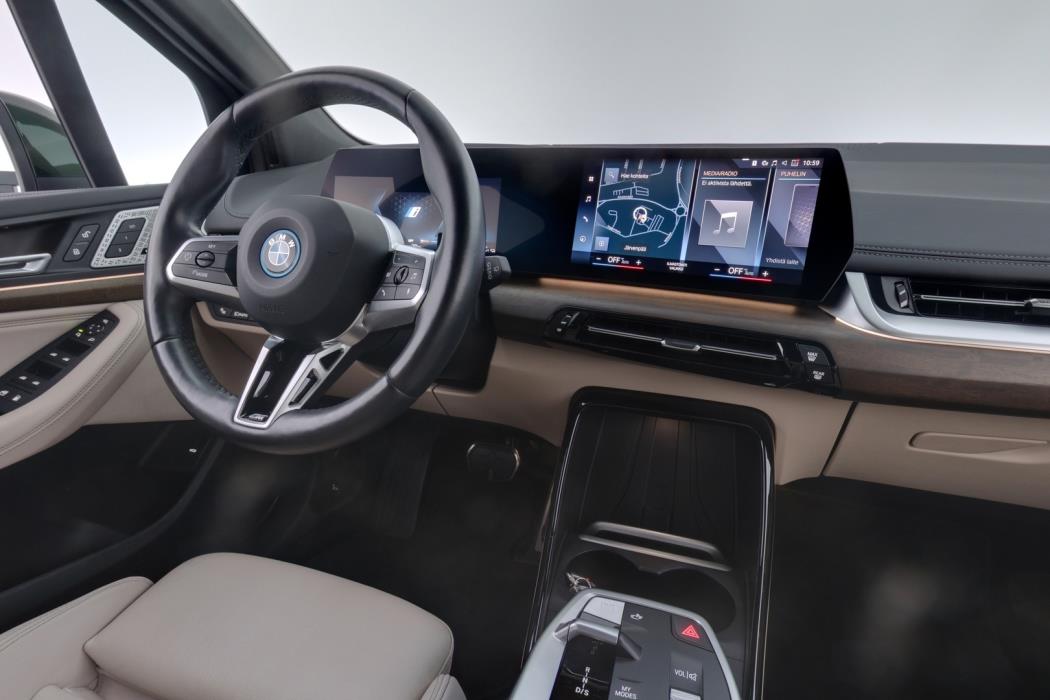 BMW 225 2023