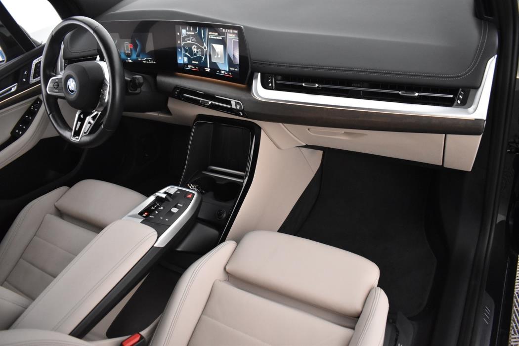 BMW 225 2023