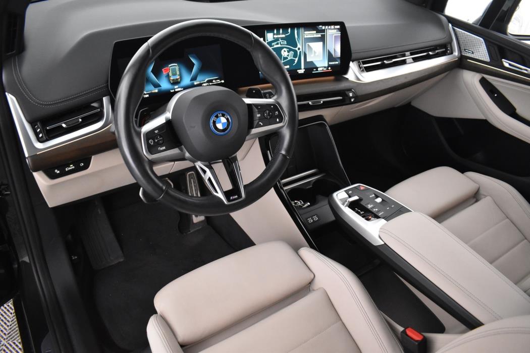 BMW 225 2023