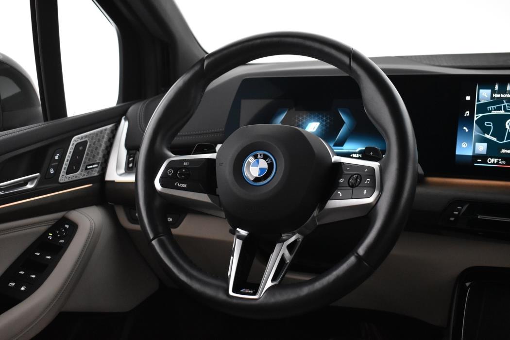BMW 225 2023