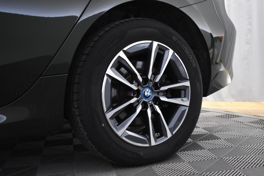 BMW 225 2023