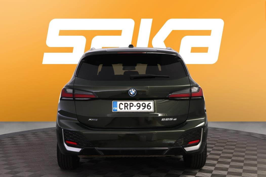 BMW 225 2023