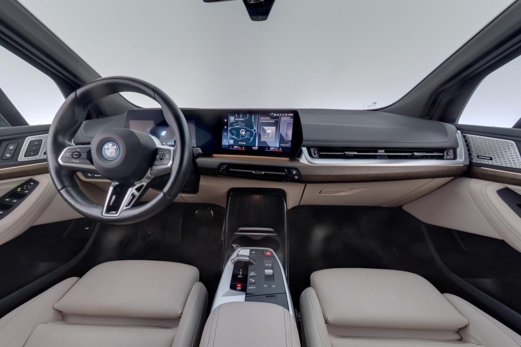 BMW 225 2023
