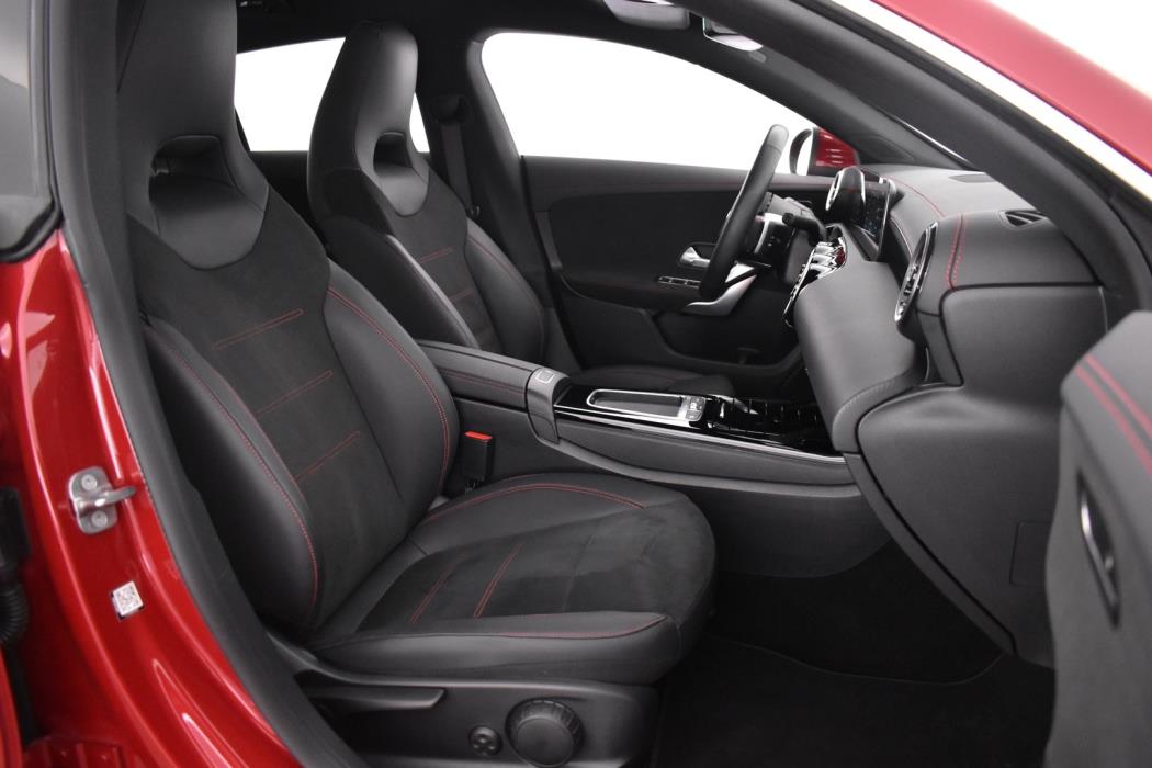 MERCEDES-BENZ CLA 2025