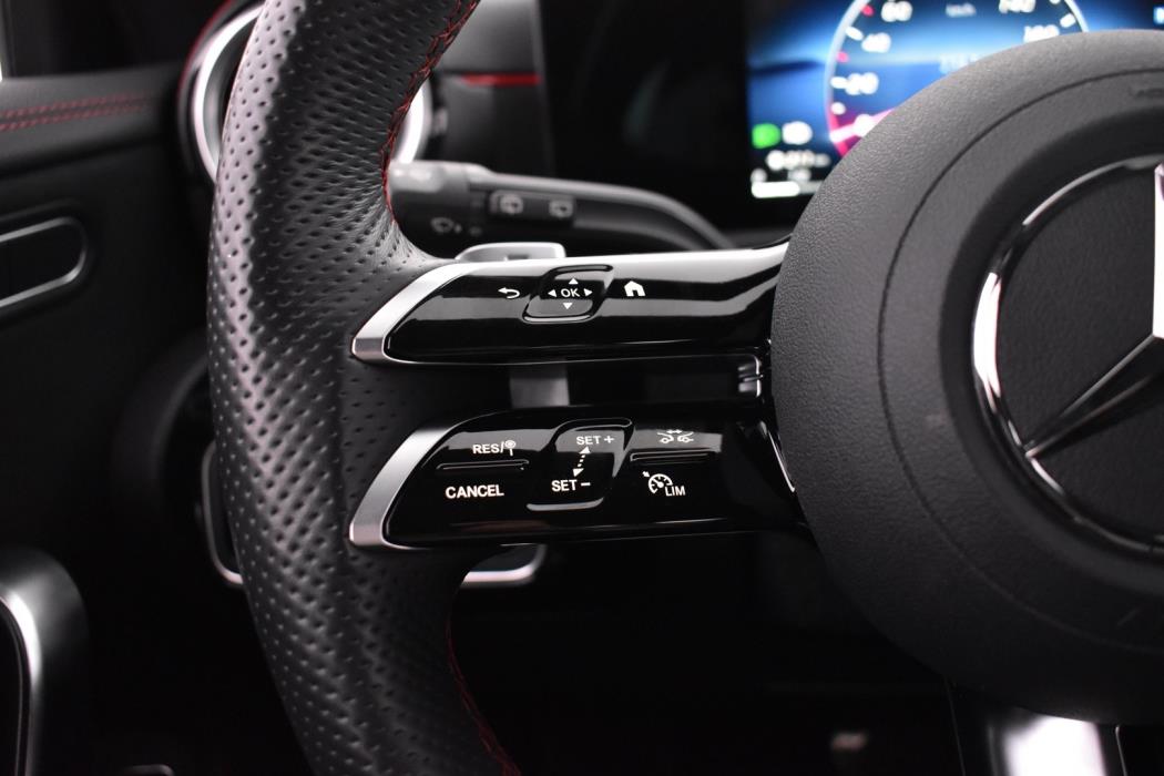 MERCEDES-BENZ CLA 2025