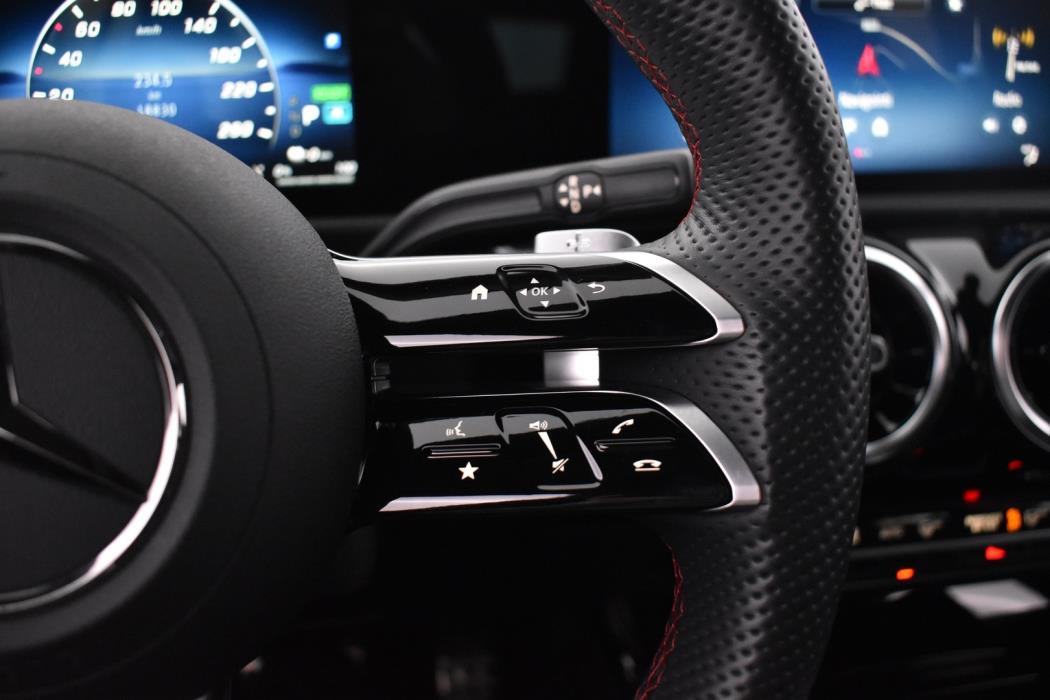 MERCEDES-BENZ CLA 2025