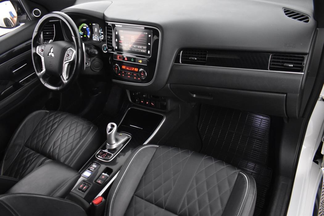 MITSUBISHI Outlander 2019