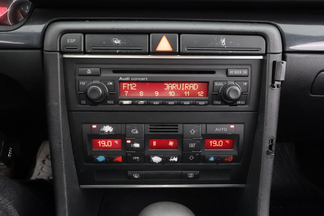 AUDI A4 2001