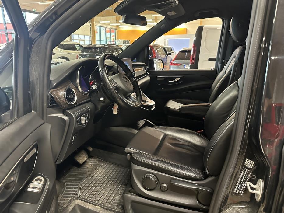 MERCEDES-BENZ V 2022