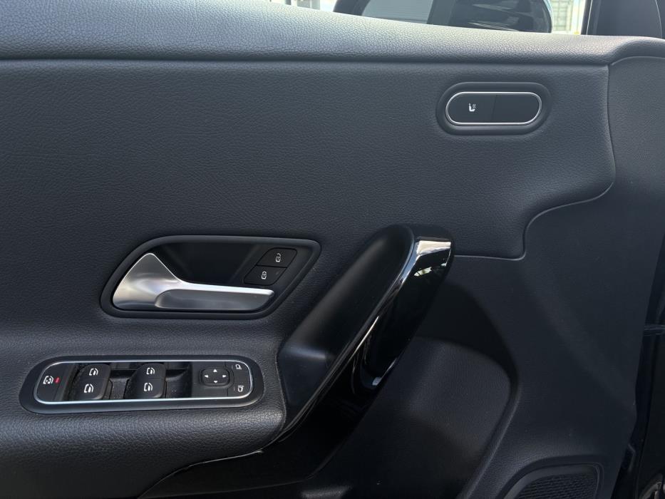 MERCEDES-BENZ A 2019