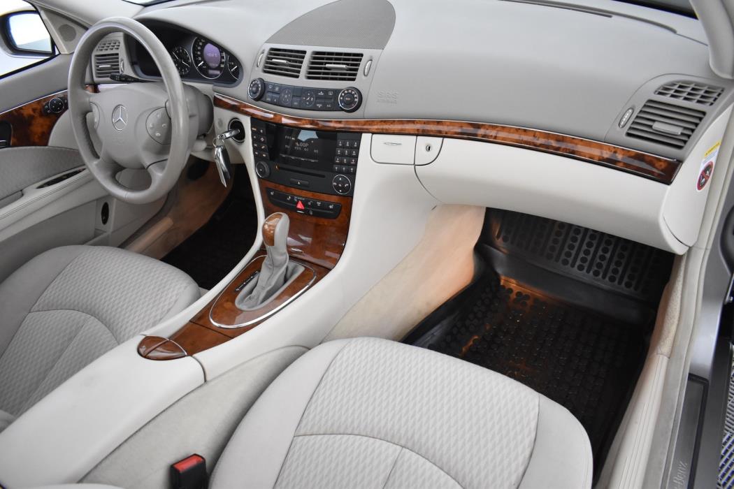 MERCEDES-BENZ E 2006