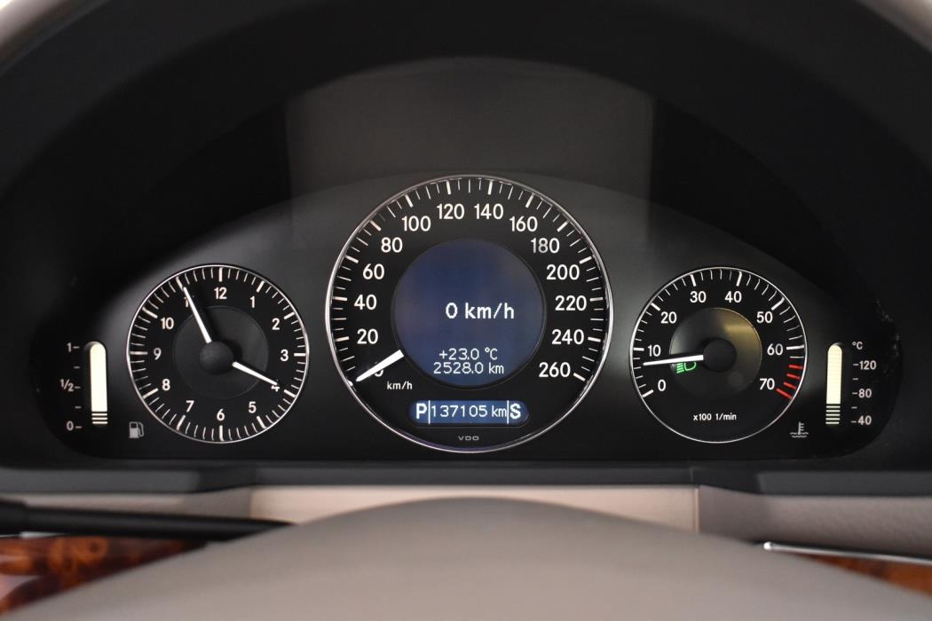 MERCEDES-BENZ E 2006