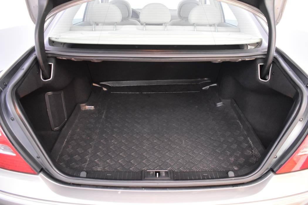 MERCEDES-BENZ E 2006