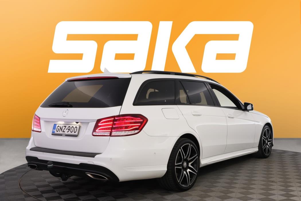 MERCEDES-BENZ E 2015