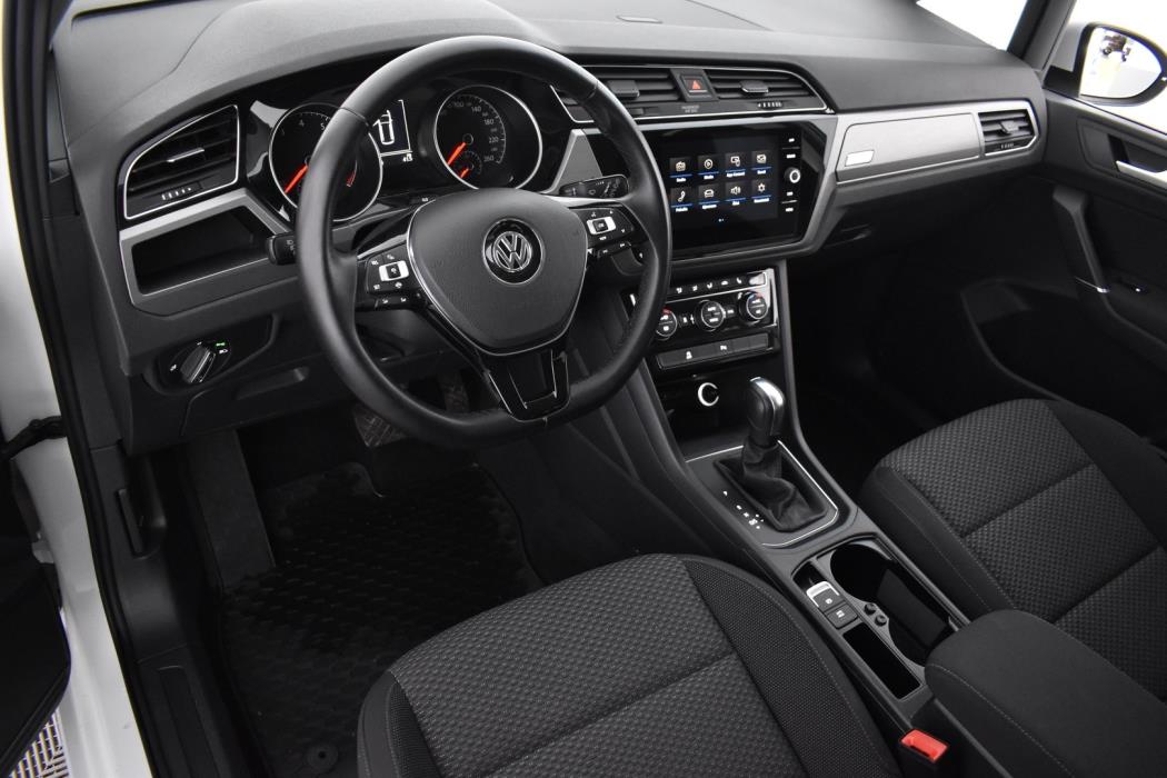 VOLKSWAGEN Touran 2020