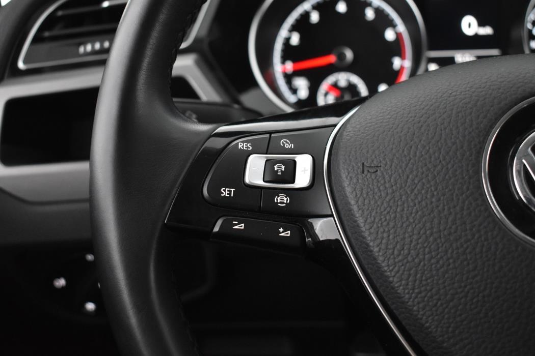 VOLKSWAGEN Touran 2020
