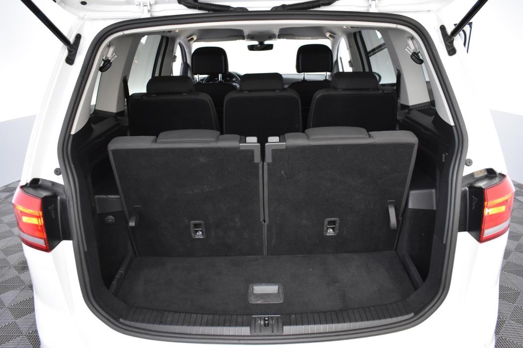 VOLKSWAGEN Touran 2020