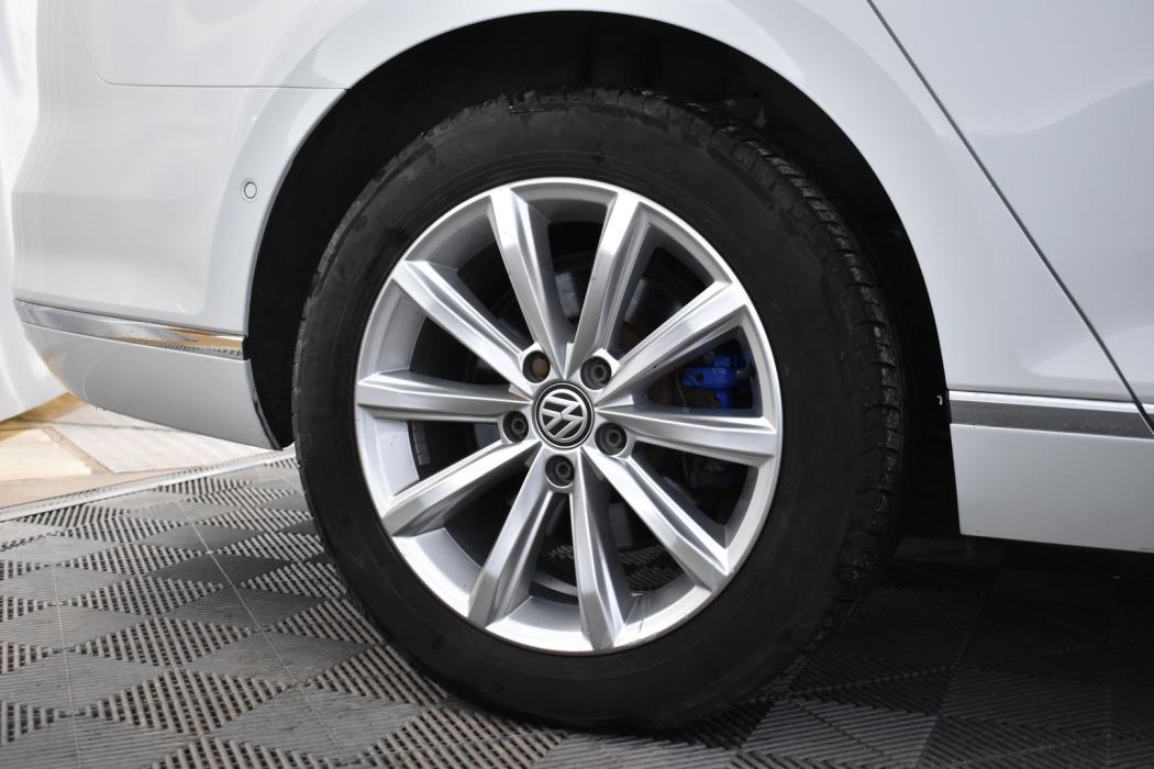 VOLKSWAGEN Passat 2018