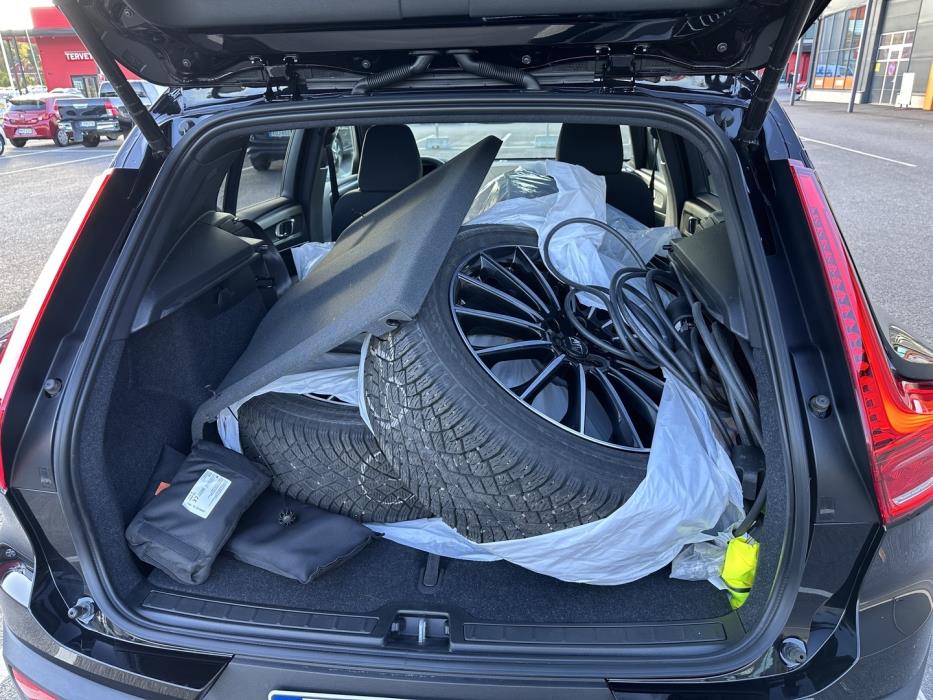 VOLVO XC40 2023