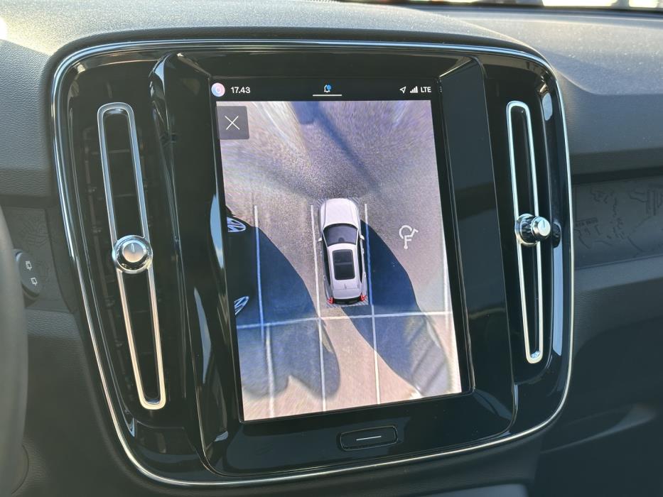 VOLVO XC40 2023