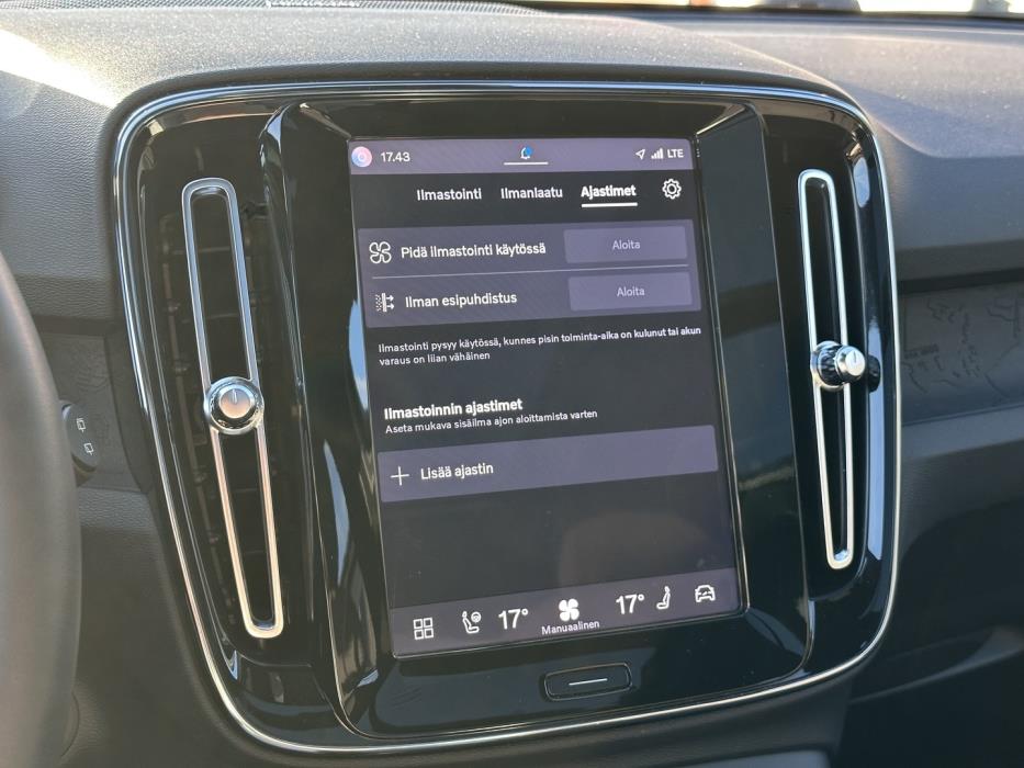 VOLVO XC40 2023