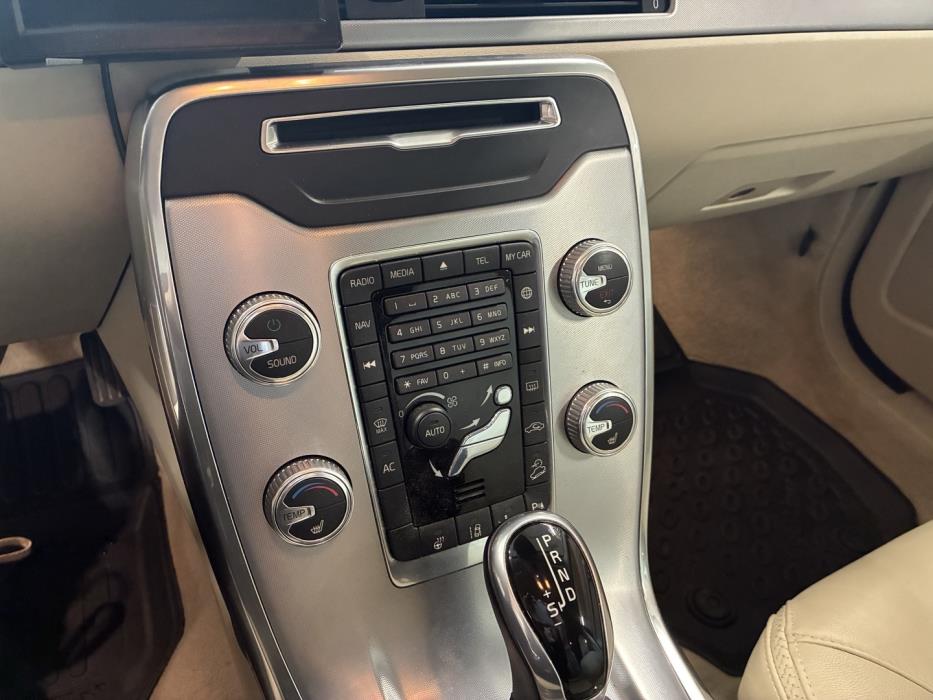 VOLVO XC70 2015