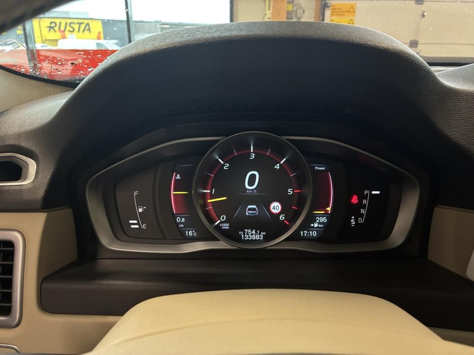VOLVO XC70 2015