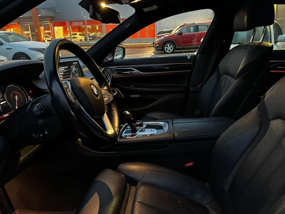 BMW 740 2017