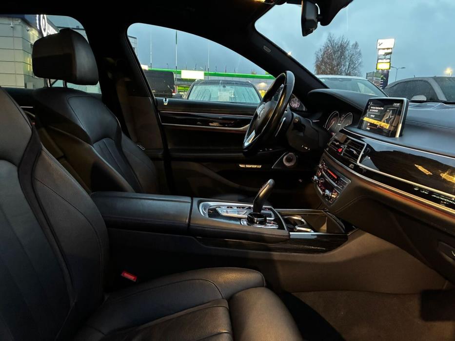BMW 740 2017