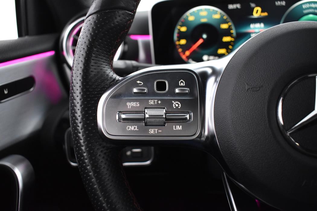 MERCEDES-BENZ A 2018