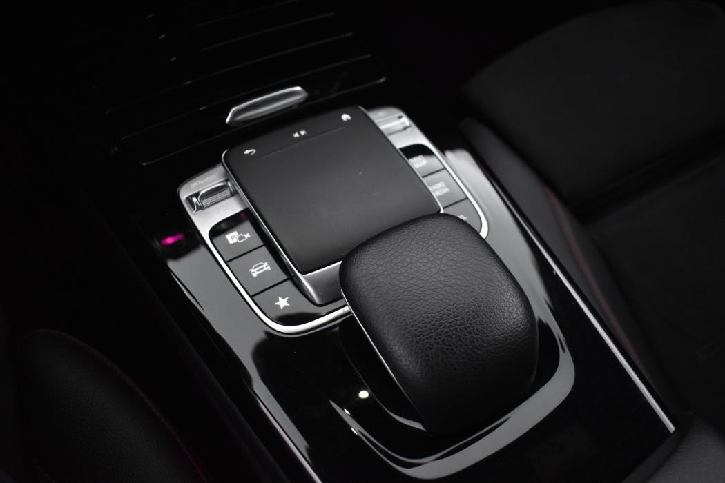 MERCEDES-BENZ A 2018