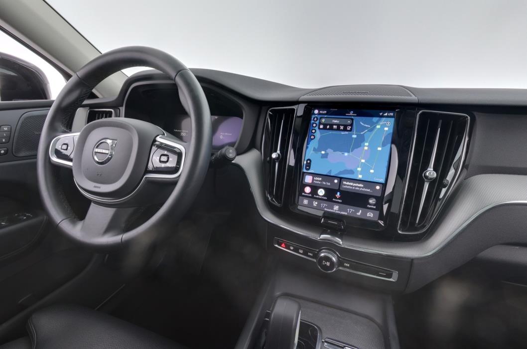 VOLVO XC60 2023