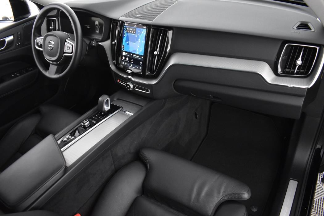 VOLVO XC60 2023