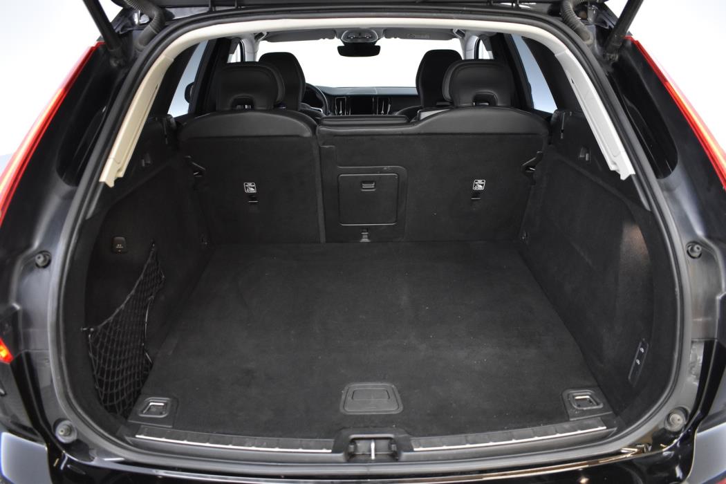 VOLVO XC60 2023