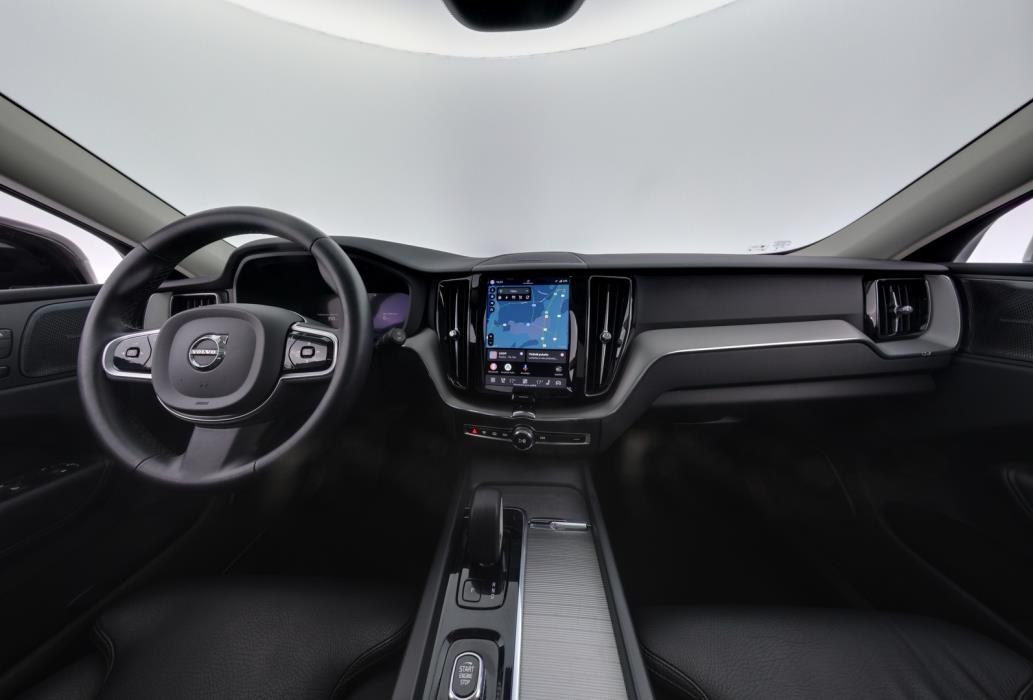 VOLVO XC60 2023