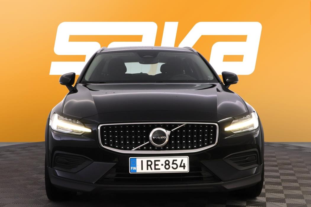 VOLVO V60 CROSS COUNTRY 2023