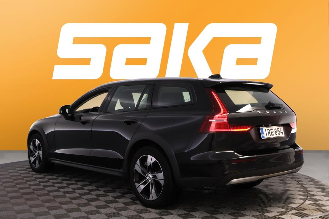 VOLVO V60 CROSS COUNTRY 2023