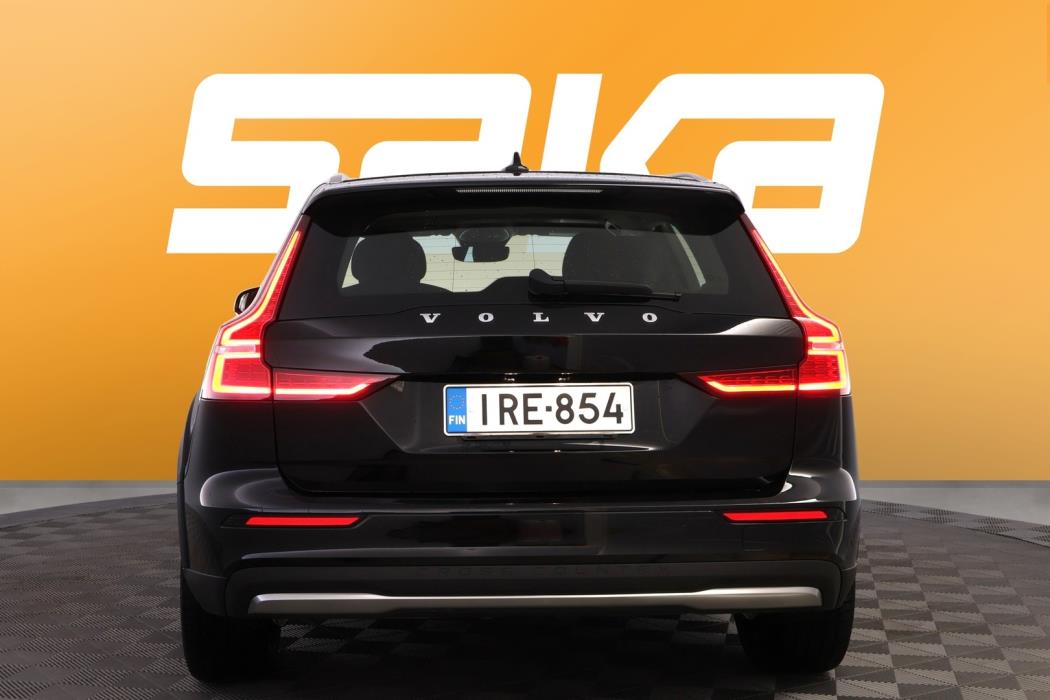 VOLVO V60 CROSS COUNTRY 2023