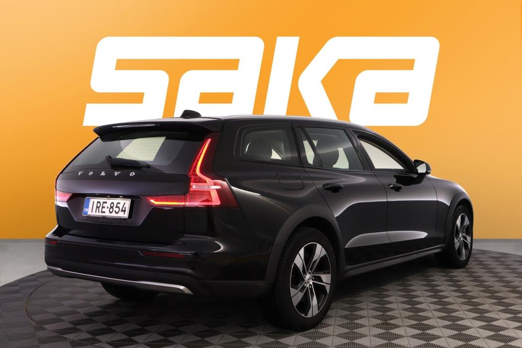 VOLVO V60 CROSS COUNTRY 2023