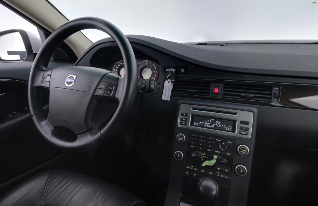 VOLVO V70 2008