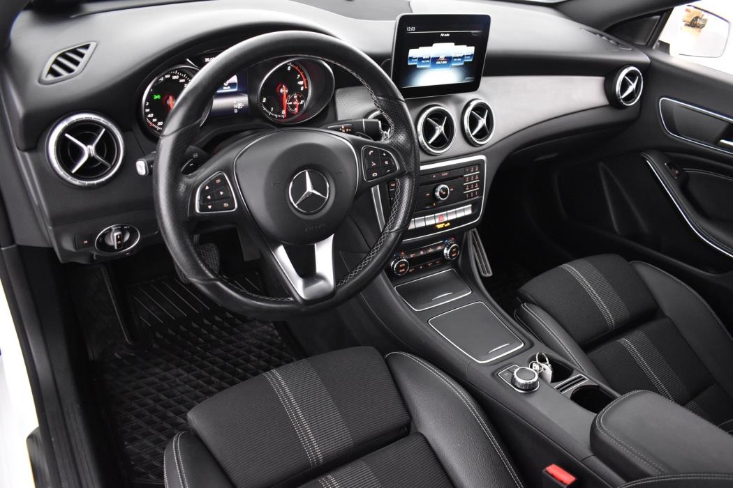 MERCEDES-BENZ CLA 2018