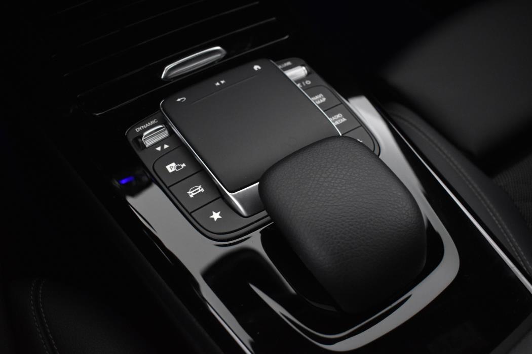 MERCEDES-BENZ A 2021