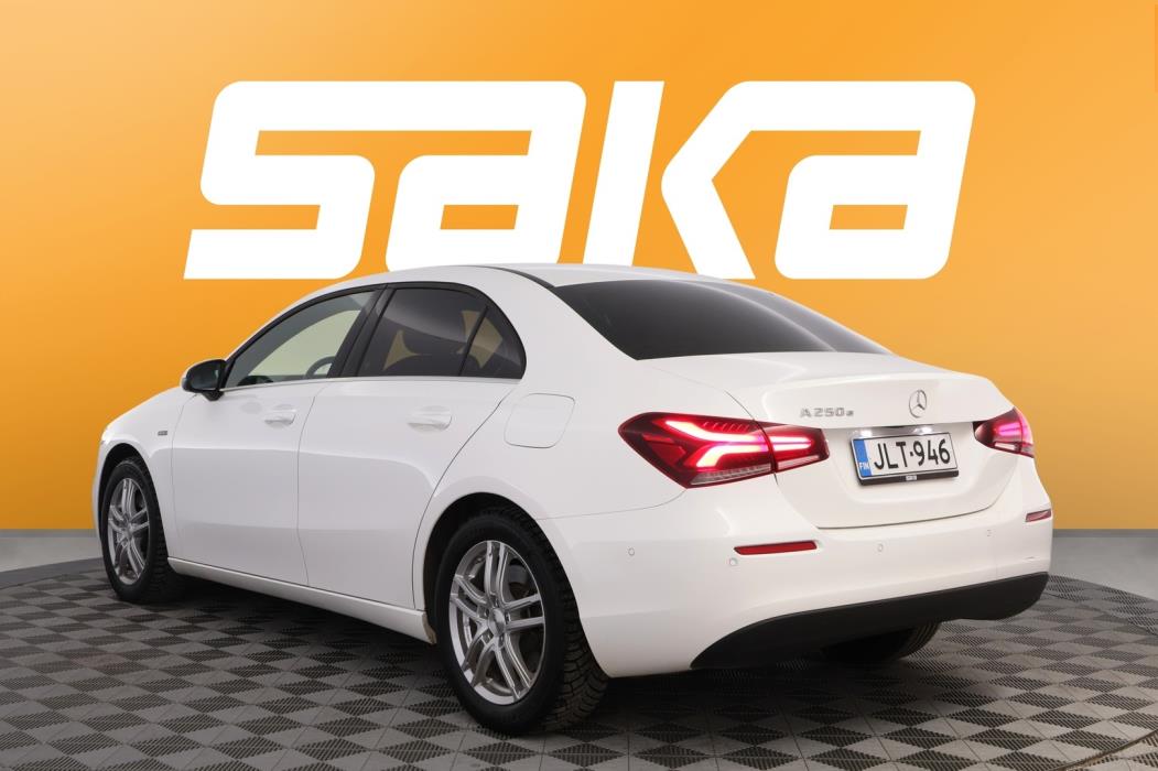 MERCEDES-BENZ A 2021