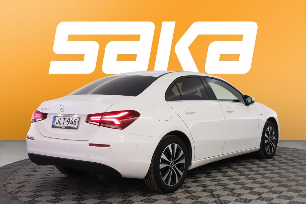 MERCEDES-BENZ A 2021