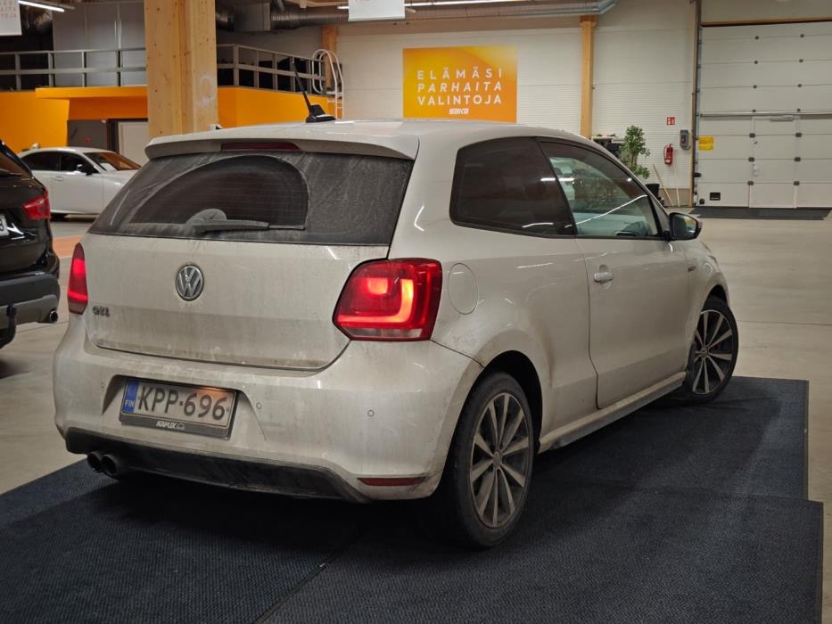 VOLKSWAGEN Polo 2011