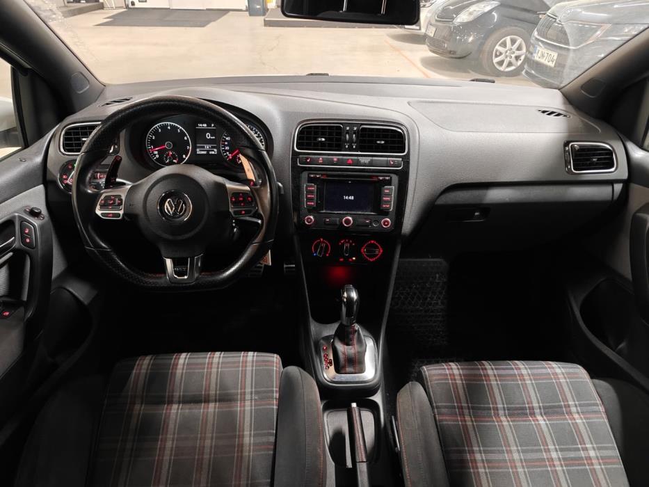 VOLKSWAGEN Polo 2011