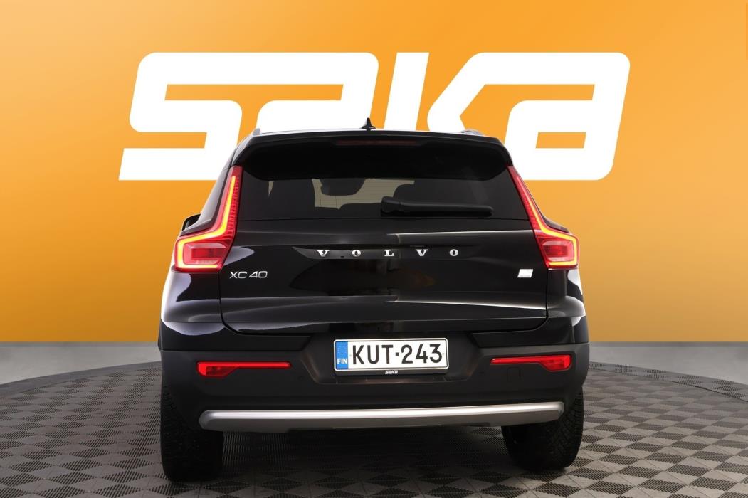 VOLVO XC40 2023