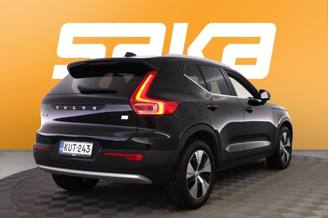 VOLVO XC40 2023
