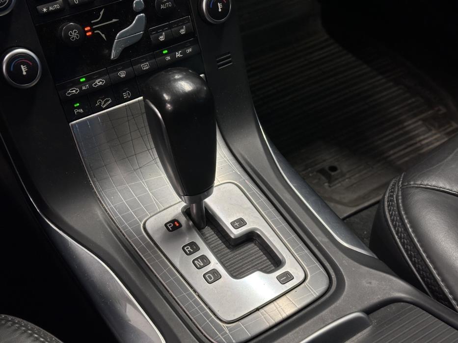 VOLVO XC70 2011